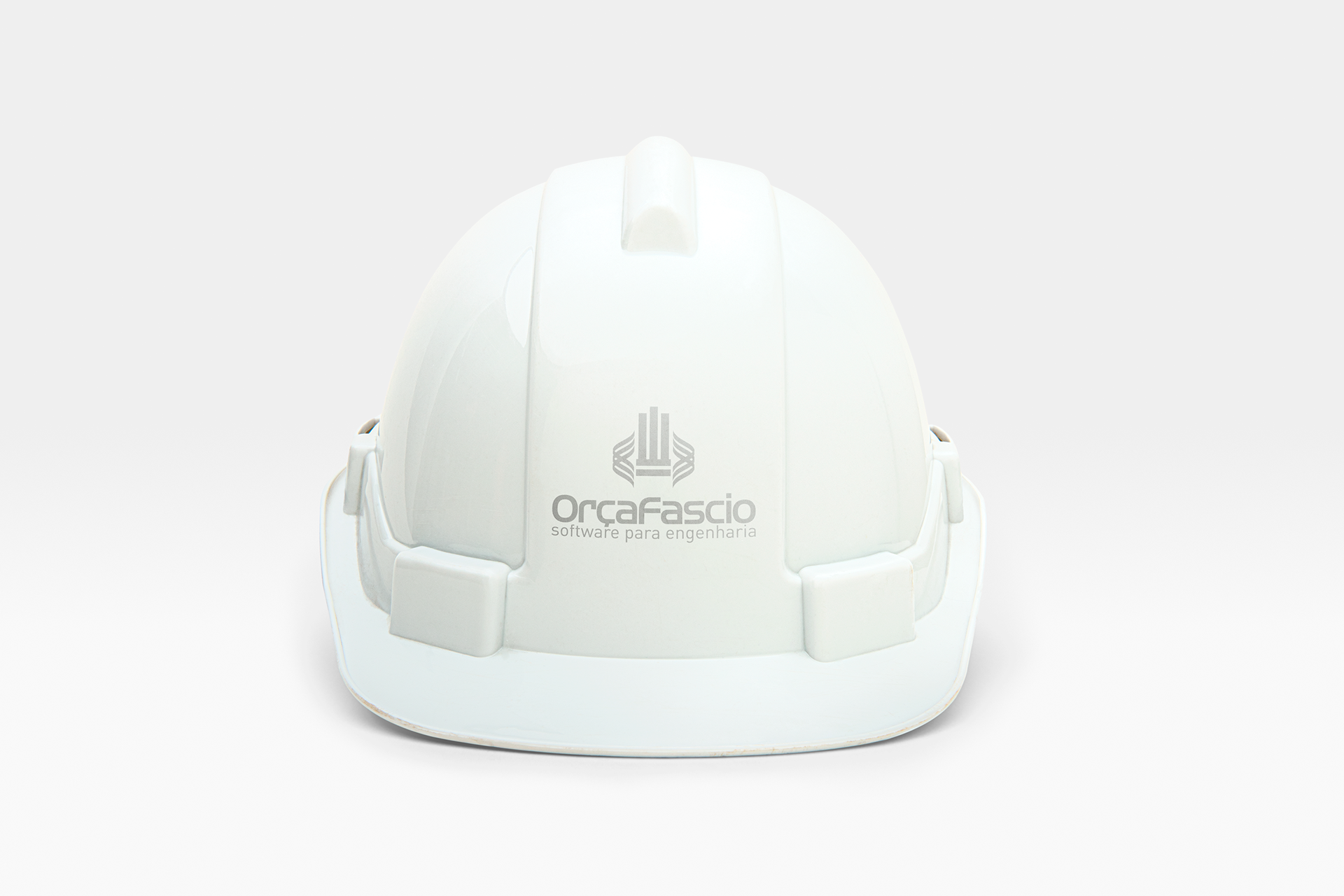 Capacete de engenharia branco com o logo da orçafascio em cinza